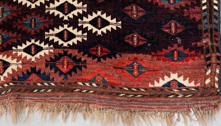 Matta,  an antique Chodor main carpet, Turkmenistan, ca 377-381,5 x 233-240 cm (as well as  2-2,5 cm flat weave.