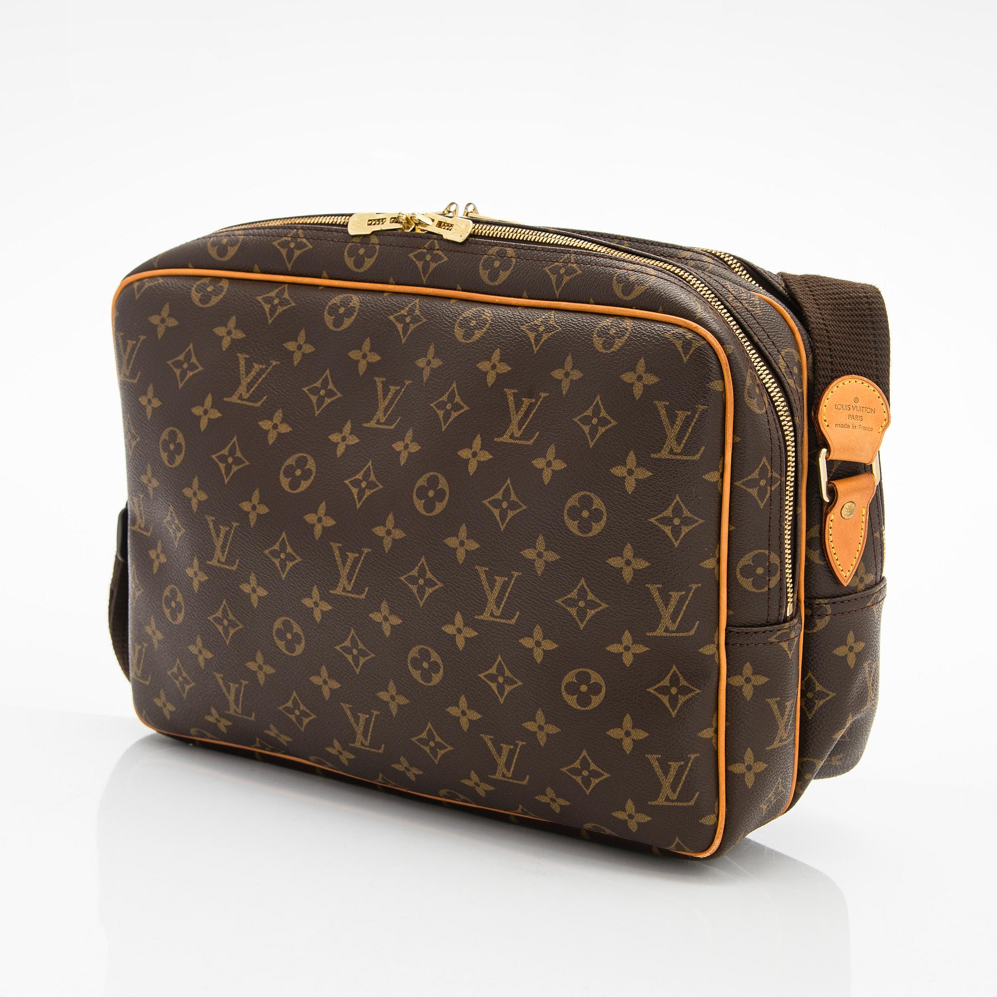 Louis Vuitton, a Monogram Canvas 'Reporter GM' bag.