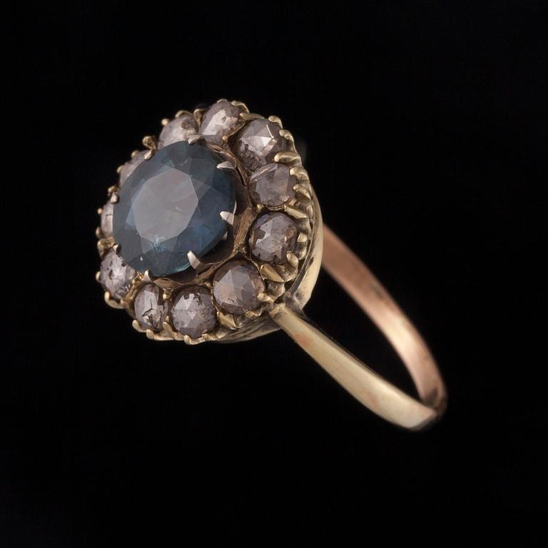 RING, 14K guld (56) safir samt diamanter, S:t Petersburg sekelskiftet 1800/1900, sovjetiska kontrollstämplar.Vikt 2,9 g.