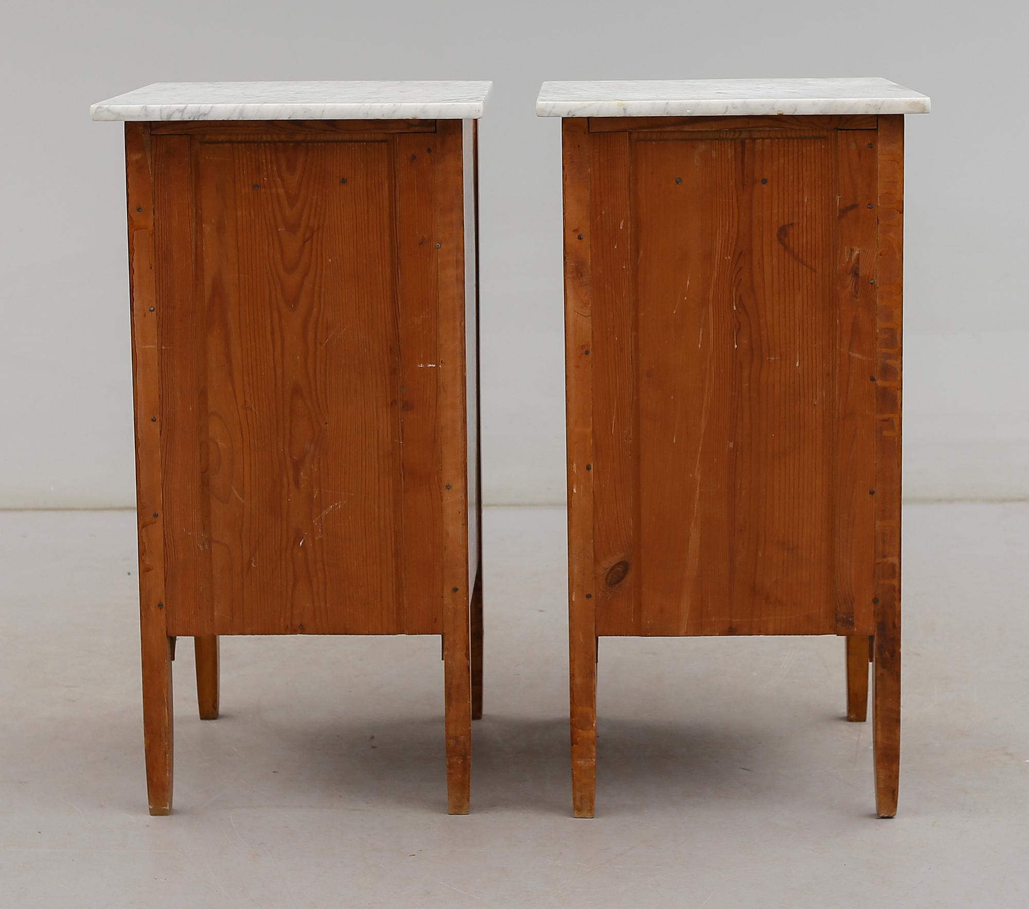 SÄNGBORD, 1 par, 1900-talets första hälft.