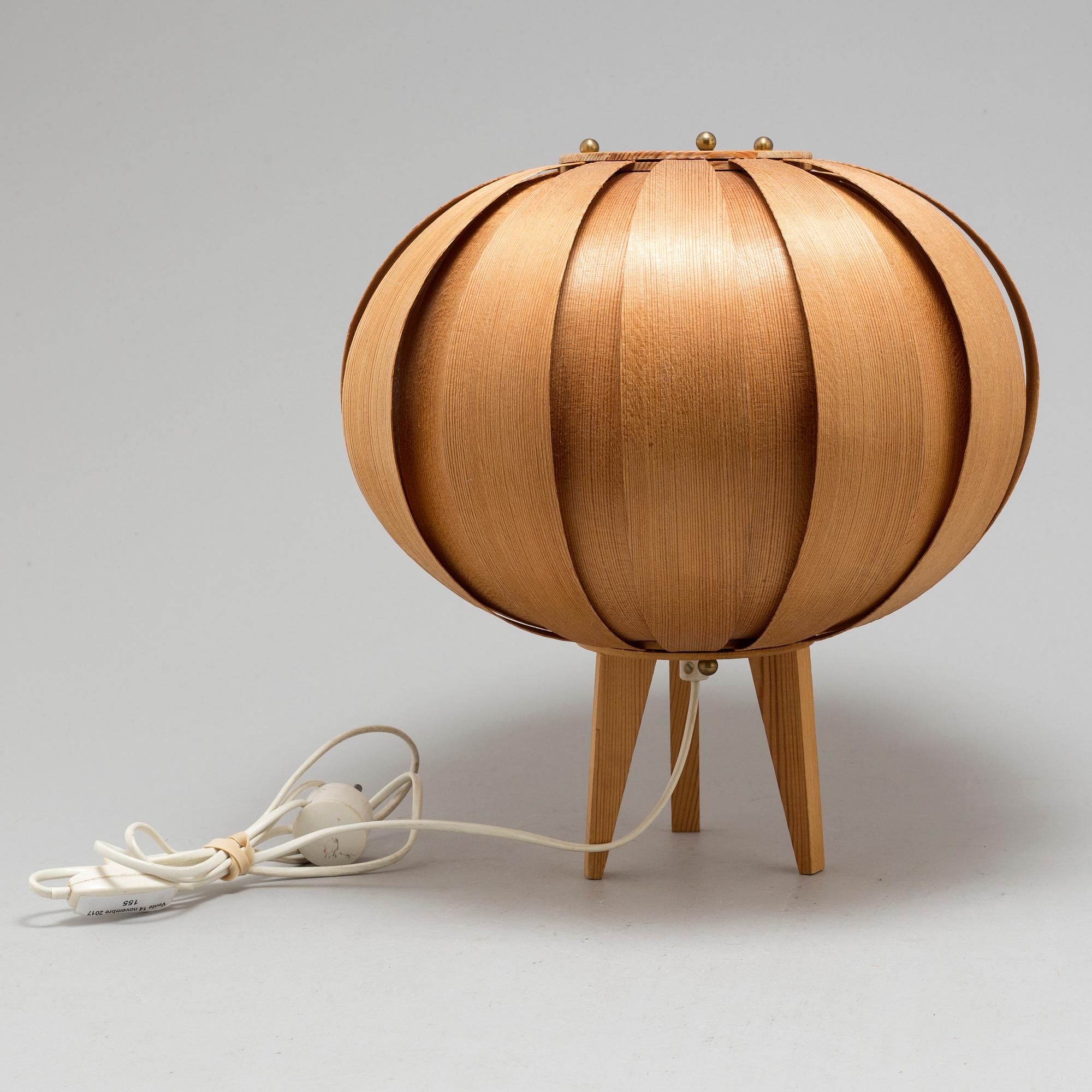 A second half of the 20th Century pine table lamp by Hans-Agne Jakobsson for Ellysett AB.