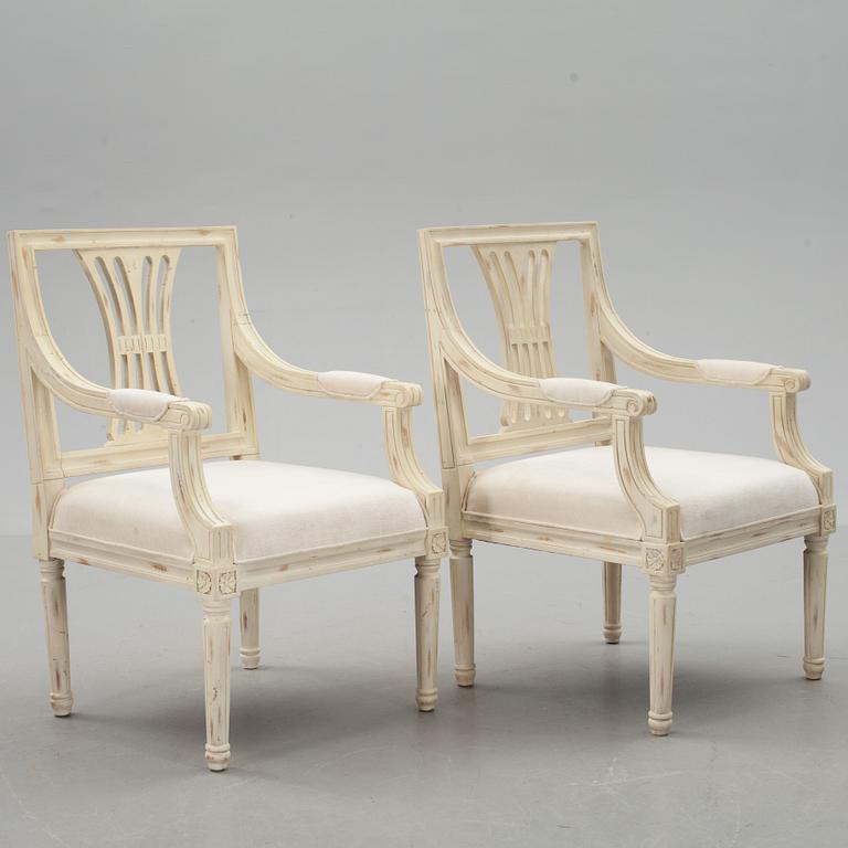 KARMSTOLAR, ett par, gustaviansk stil, 2000-tal.