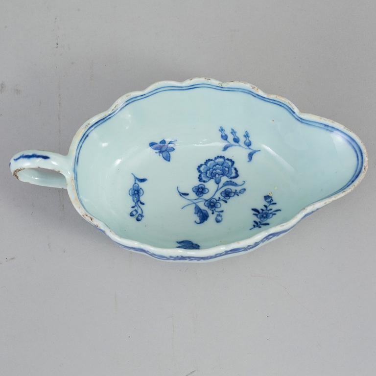 FAT, två stycken, samt SÅSSNIPA, kompaniporslin. Qingdynastin, Qianlong (1736-95).