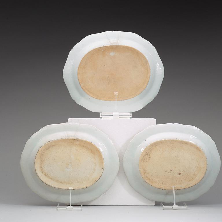 STEKFAT, tre stycken, kompaniporslin. Qingdynastin, Qianlong (1736-95).