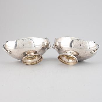 A pair of silver plated bowls, first half of the 20th Century.