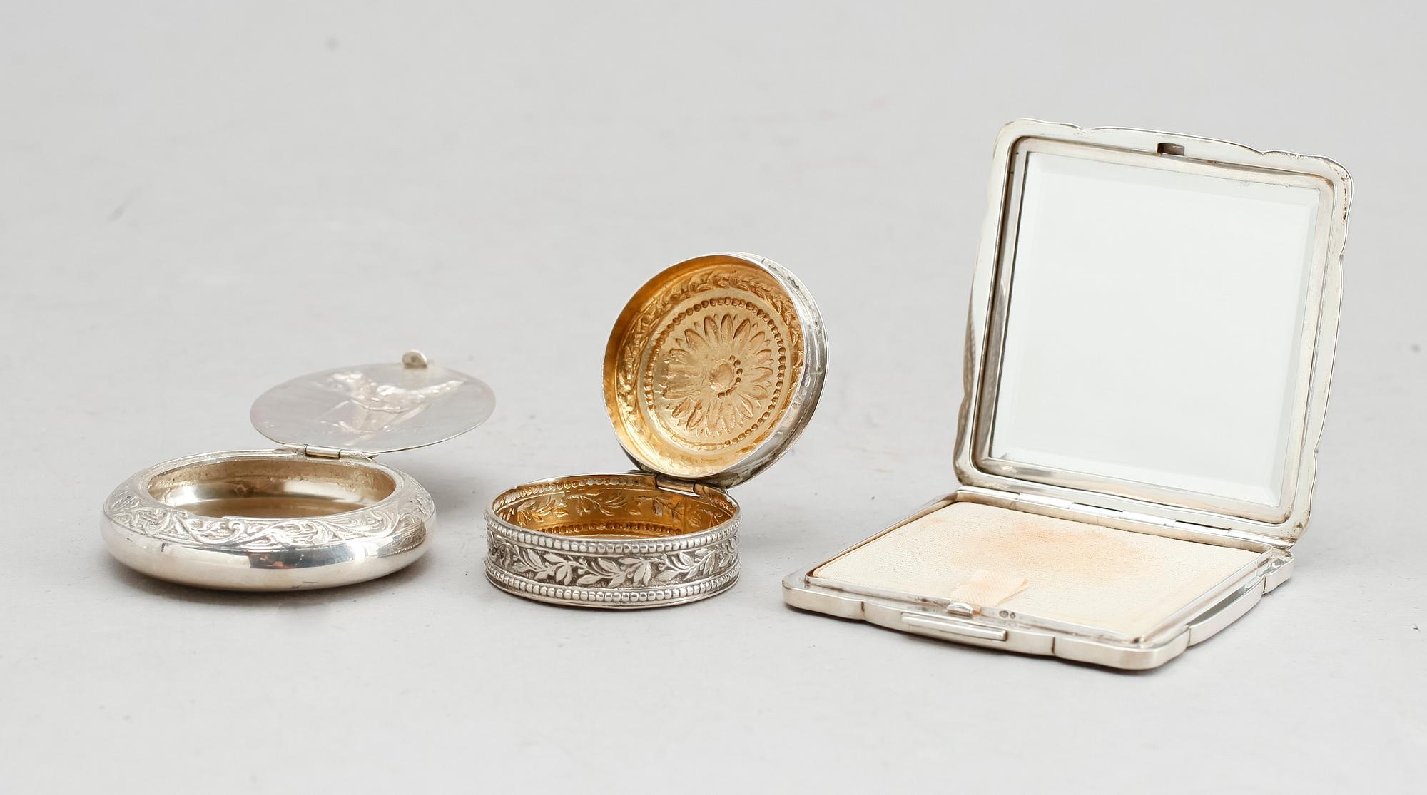 DOSOR, 3 st, silver, svenska importstämplar. Vikt ca 175 g.