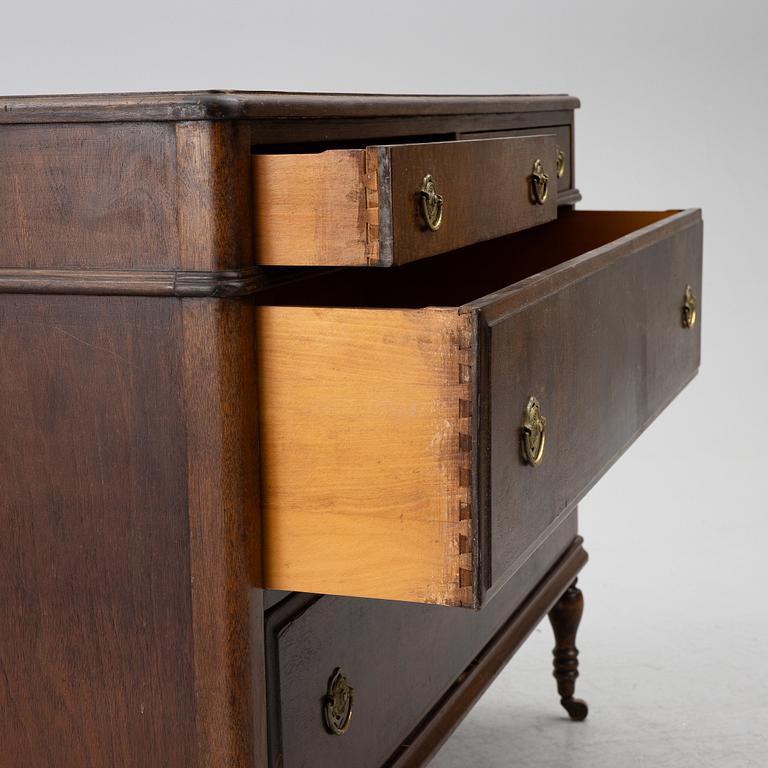 A chest of drawers, early 20th century, USA;.