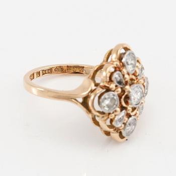 Ring in 18K white and red gold with round brilliant-cut and single-cut diamonds.