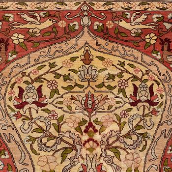 A silk Hereke, rug, ca 103 x 73 cm.