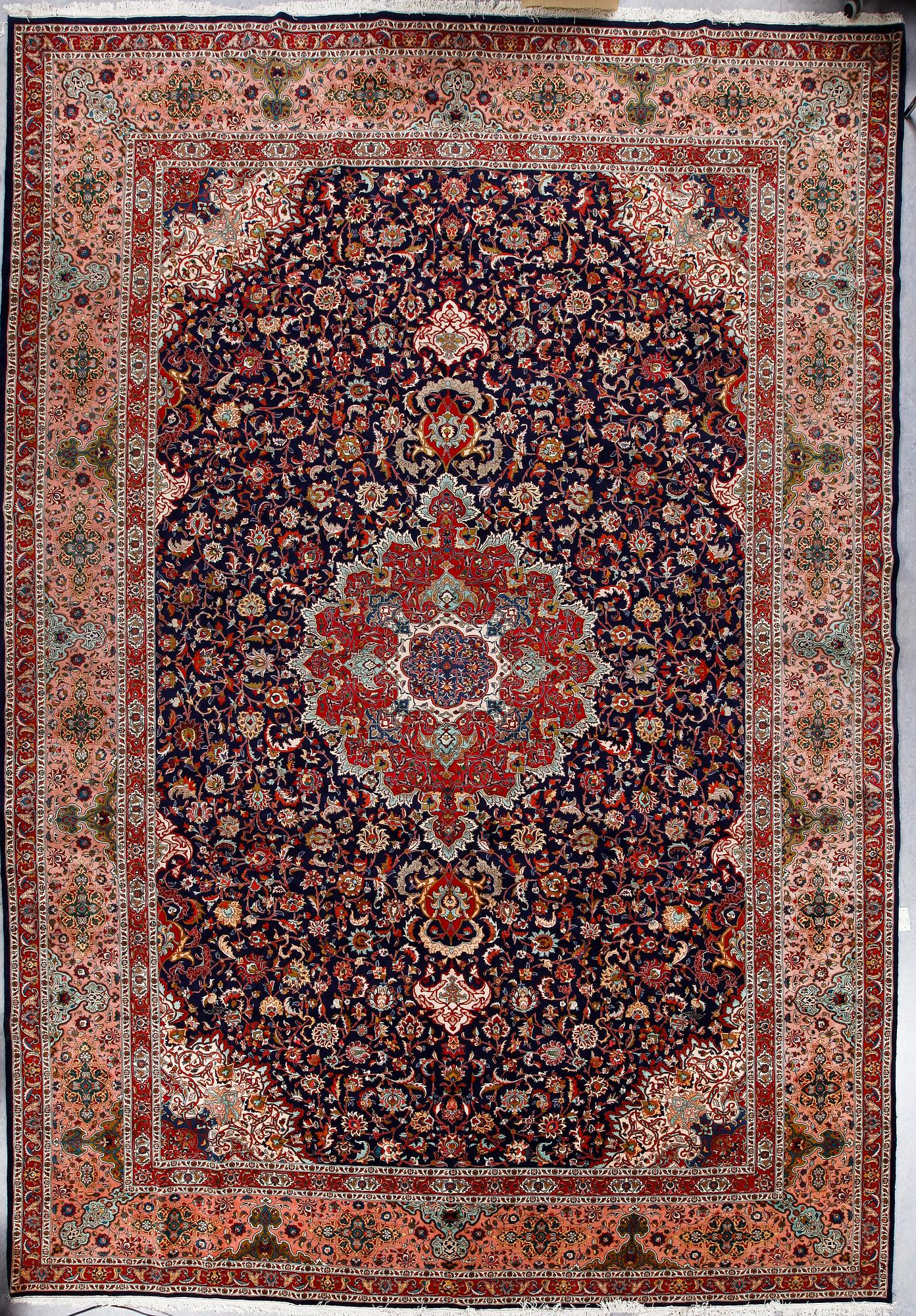 MATTA, old Täbris, Ca 564x390 cm.
