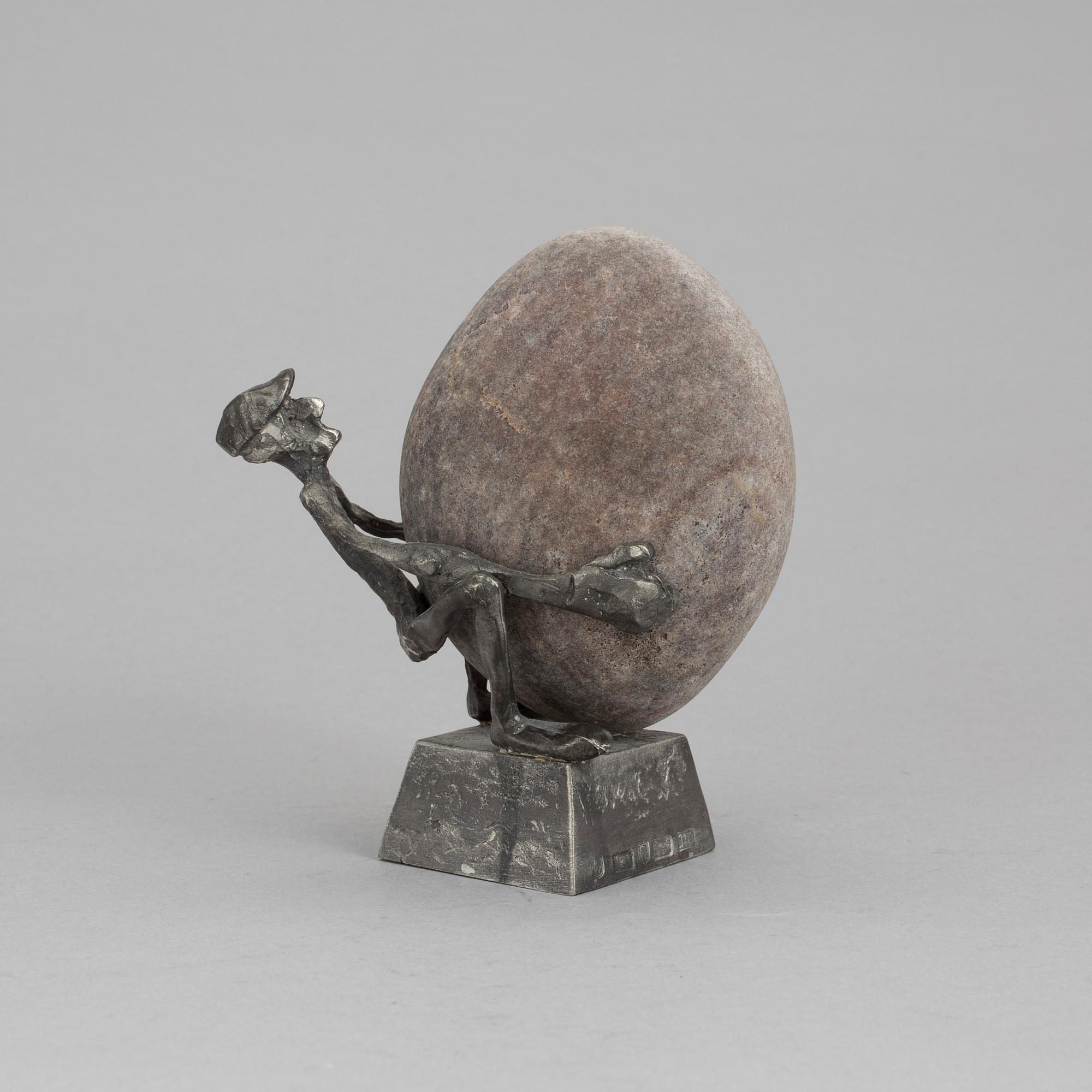 A sculpture by Henry Gustafsson.