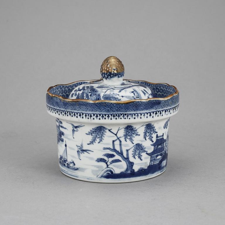 SMÖRASK, kompaniporslin, Qingdynastin, Qianlong (1736-95).