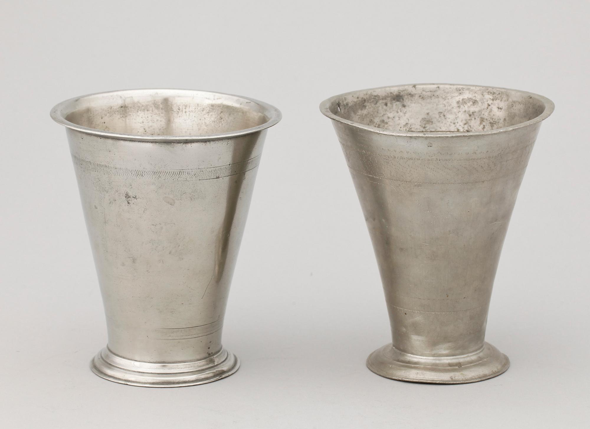 GRÖTSKÅL SAMT 2 BÄGARE, tenn, b.la. Johan Norström, Arboga 1825.