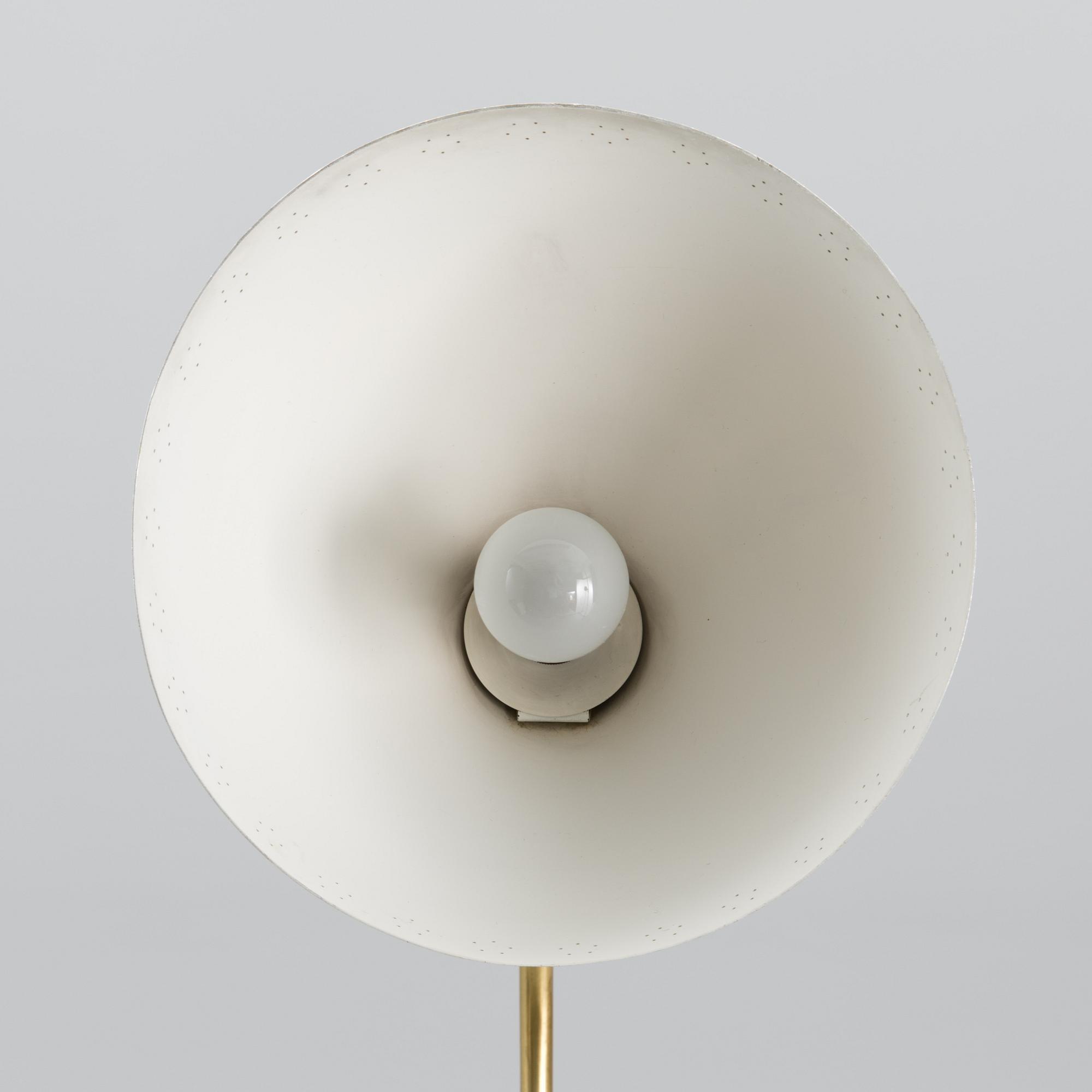 LISA JOHANSSON-PAPE, GOLVLAMPA. Tillverkare Orno. Sent 1940-tal.