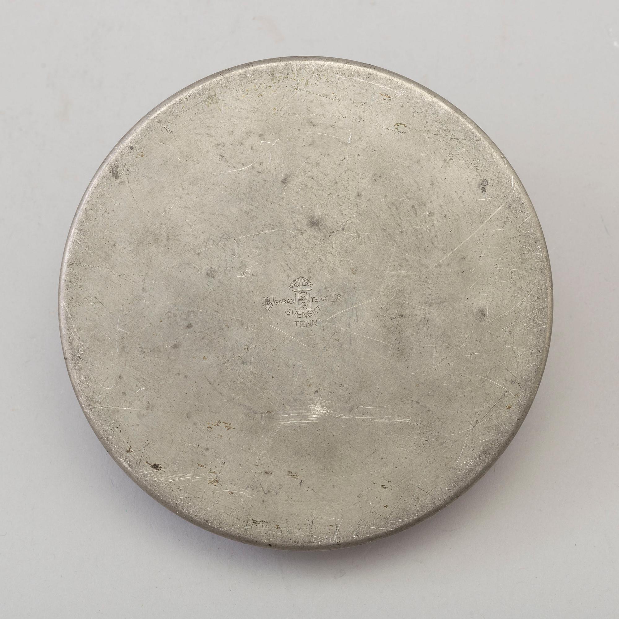 ANNA PETRUS, troligen. Ask med lock, tenn, CG Hallberg, Stockholm, 1934.
