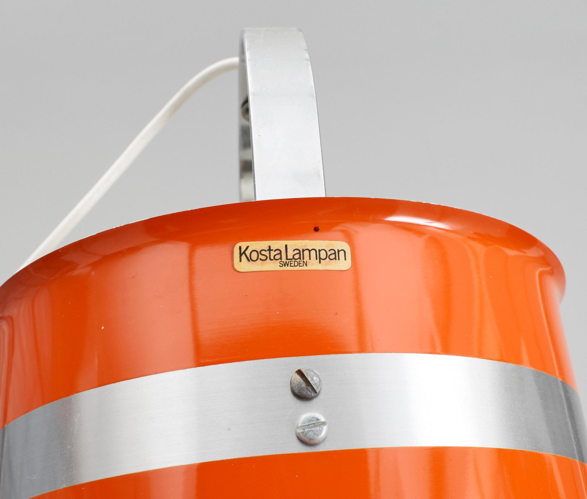 TAKLAMPOR, 2 st, bl a "Kosta-lampan", 1900-tal. H 28-46.