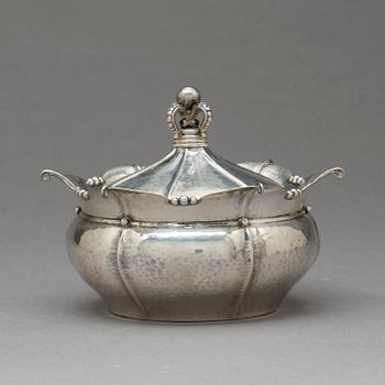 BONBONJÄR, J Paulsen Köpenhamn 1893-1957, silver, vikt ca 348 g.