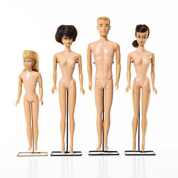 Barbiedockor, 4 st, samt kläder och accessoarer, Mattel, 1960-tal.