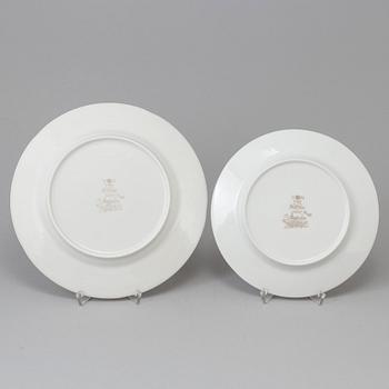 MATSERVISDELAR, 64 st, "Magnolia", porslin, design Louise Adelborg, Rörstrand.