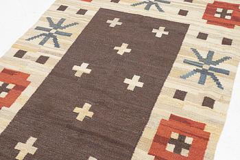 A Swedish flat weave carpet, c 287 x 142 cm.