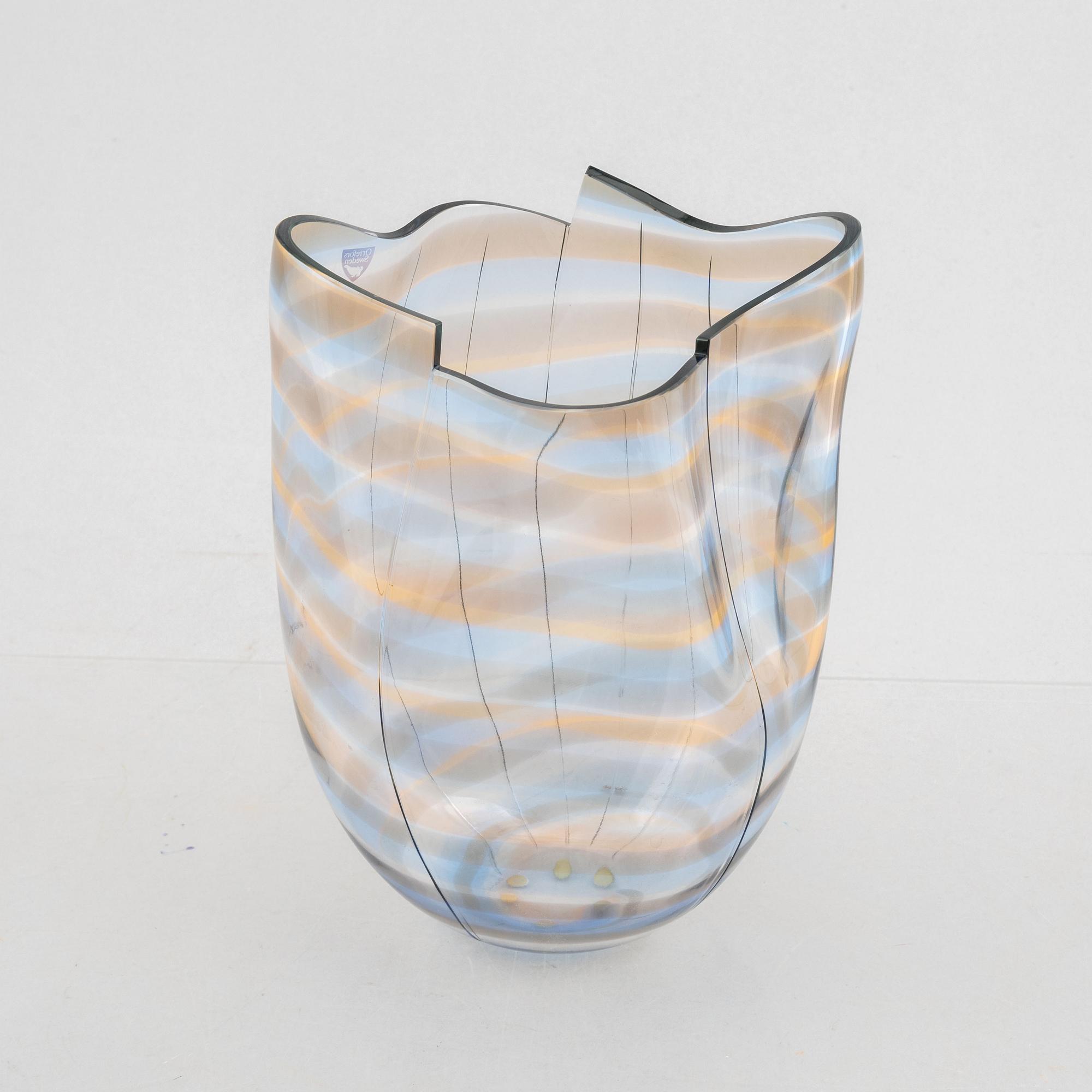 Gunnar Cyrén, a glass vase, Orrefors 1985.