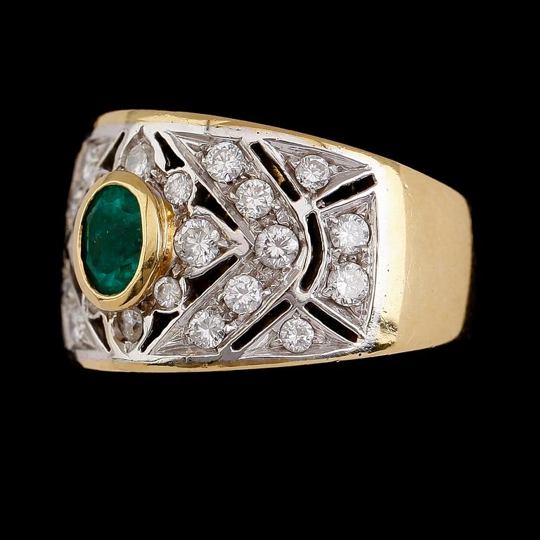 RING, 18 k guld, smaragd samt briljantslipade diamanter.