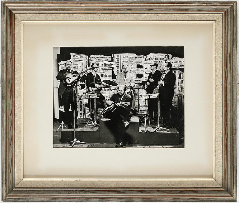 A SIGNED BLACK AND WHITE PHOTOGRAPH DEPICTING SWEDISH COMEDY GROUP "SKÄGGEN" CIRCA 1963.