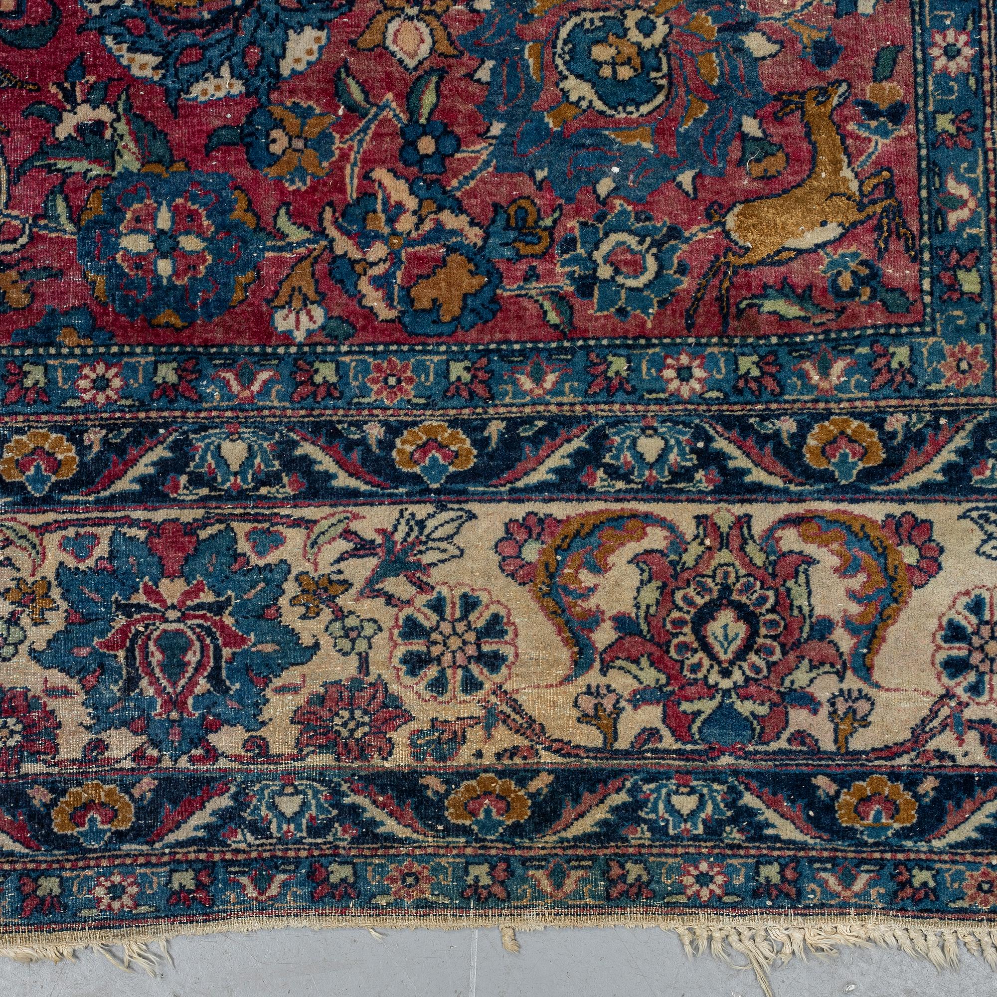 A CARPET, semi-antique Esfahan/Tehran, probably, ca 317,5 x 203,5 - 205 cm.