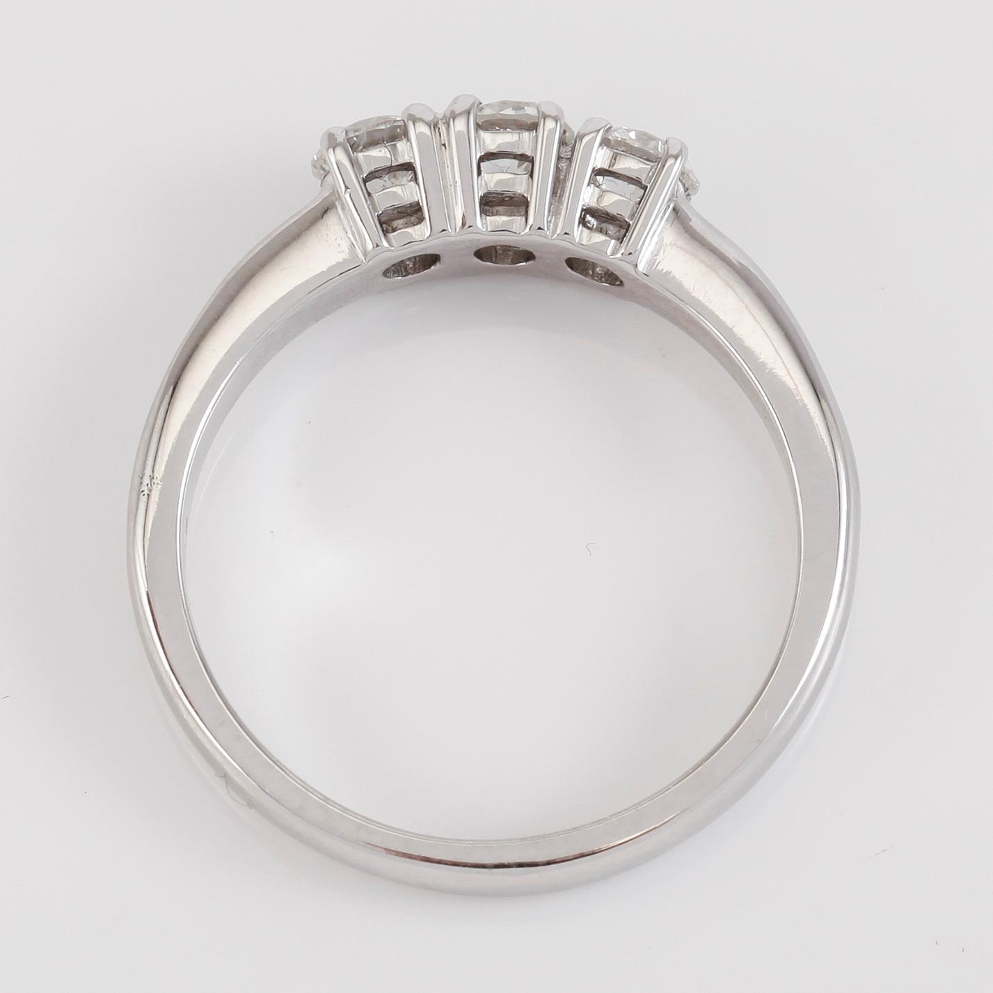 RING, 18K vitguld och diamanter tot ca 0.70 ct.