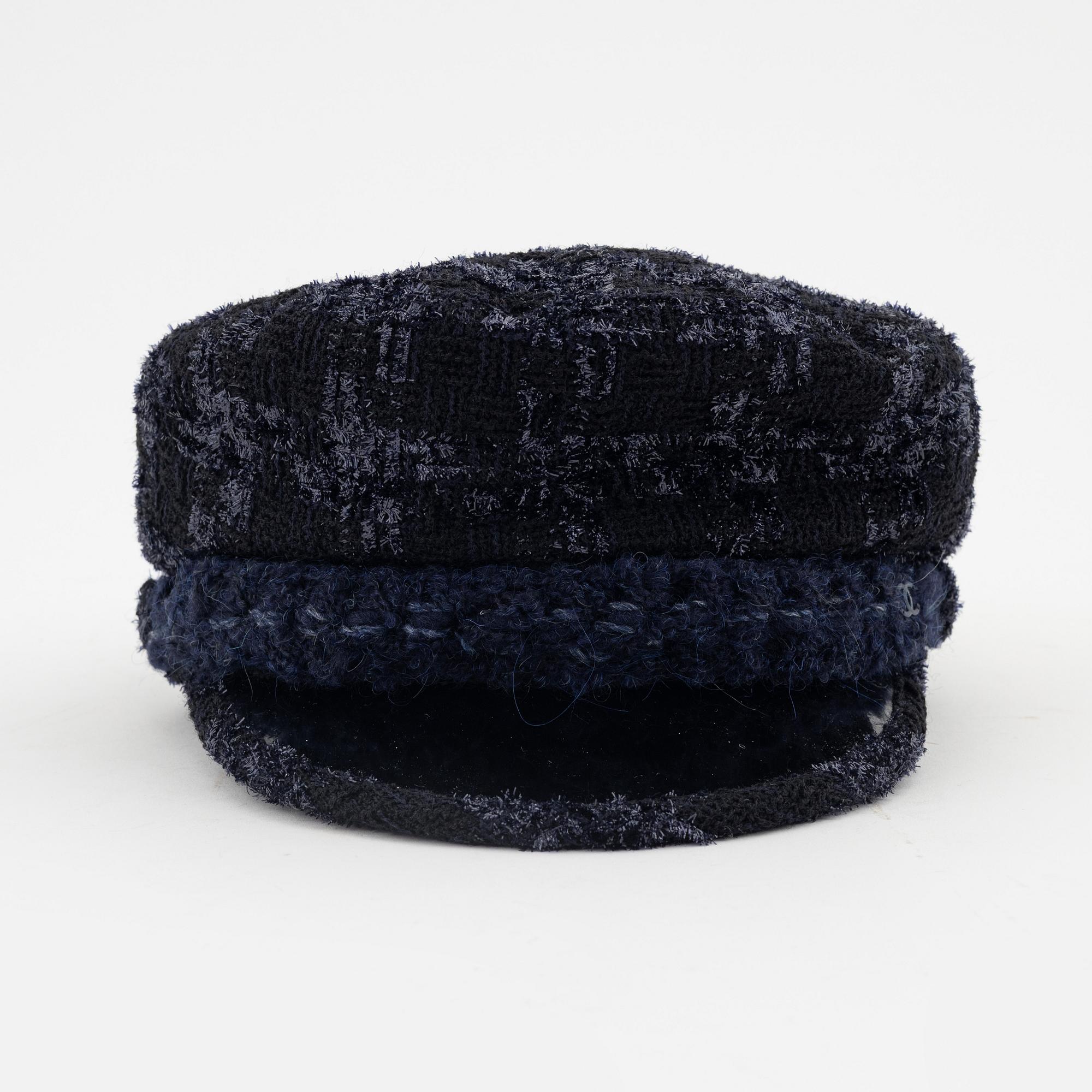Chanel, a wool mix bouclé hat, size S.