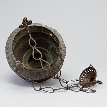 AN 18TH CENTURY BRASS HANGING POT.