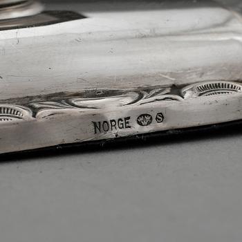 SMYCKESSKRIN samt LJUSSTAKAR, ett par, silver, J. Tostrup ca 1930, stakarna: Norge 1950/60-tal. Med sv. kontrollstämpel.