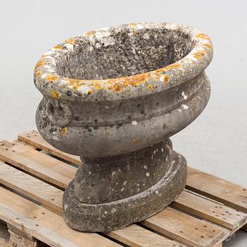 TRÄDGÅRSURNA, sten, troligen gustaviansk, 1700-talets senare del.