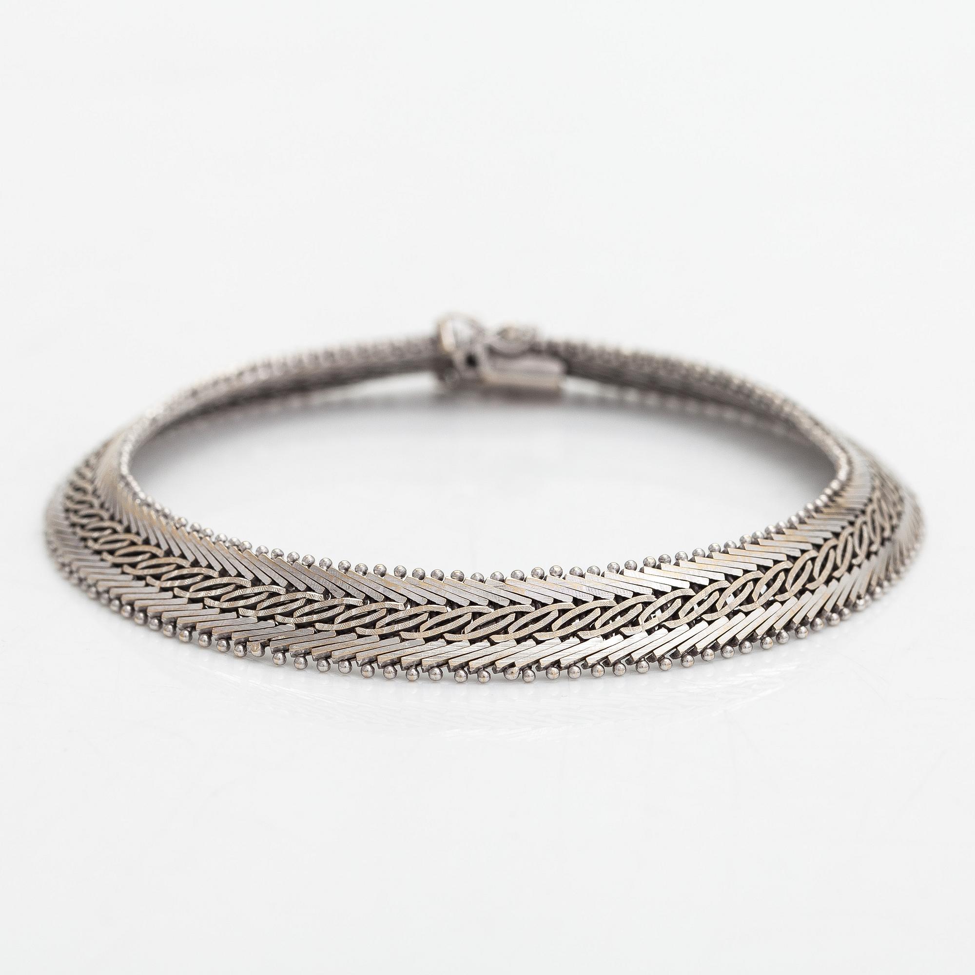 A 14K whitegold bracelet, Finnish importmarks Turun Kultaseppä Oy 1974.