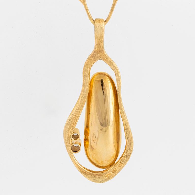 OLE LYNGGAARD, Collier med opal och briljantslipade diamanter.
