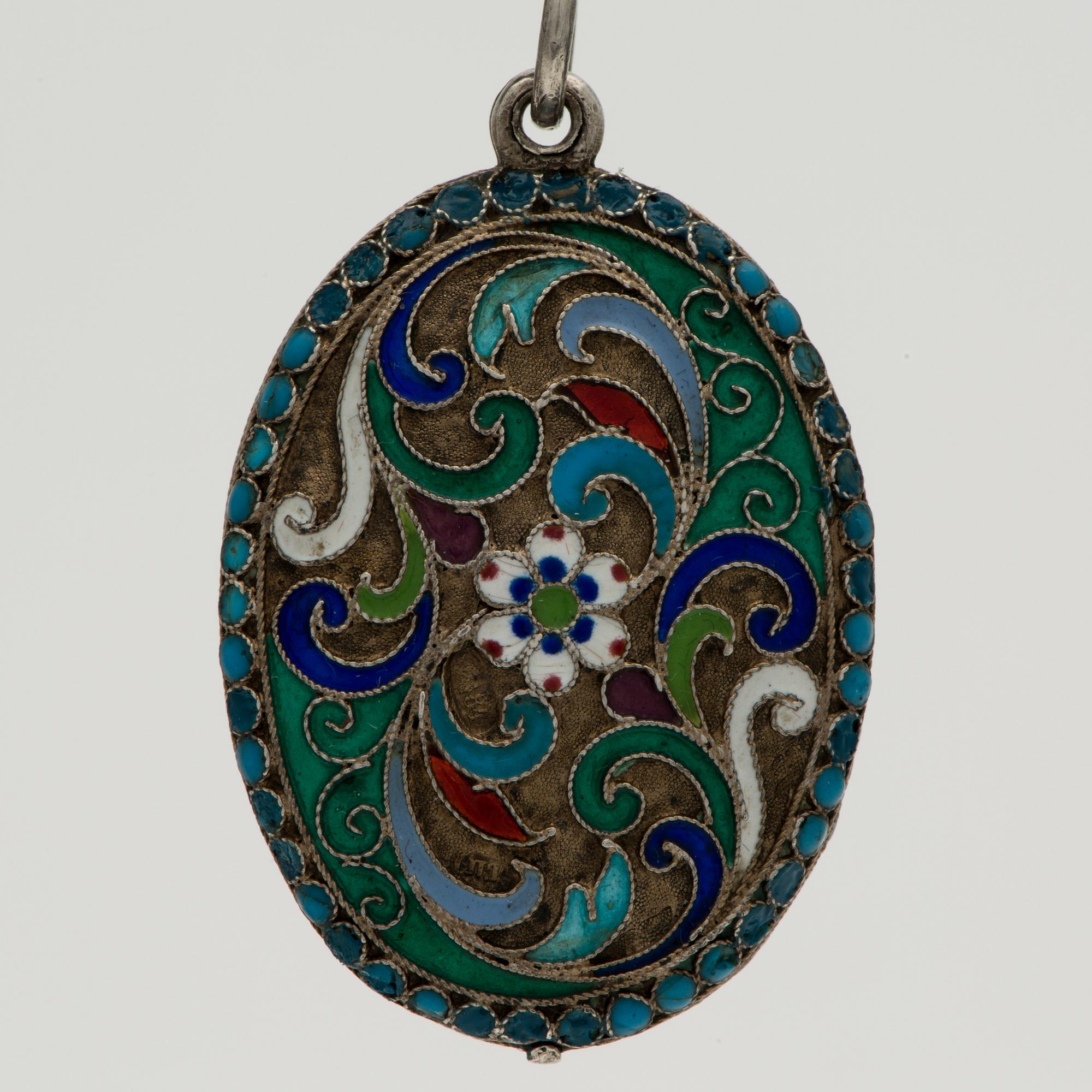 MEDALJONG, cloisonné emalj, silver. Ryska stämplar.