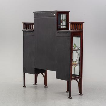 An art noveau vitrine cabinet, early 20th Century.