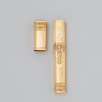 Nålhus, guld en trois couleurs, otydlig mästarstämpel, Stockholm 1787.