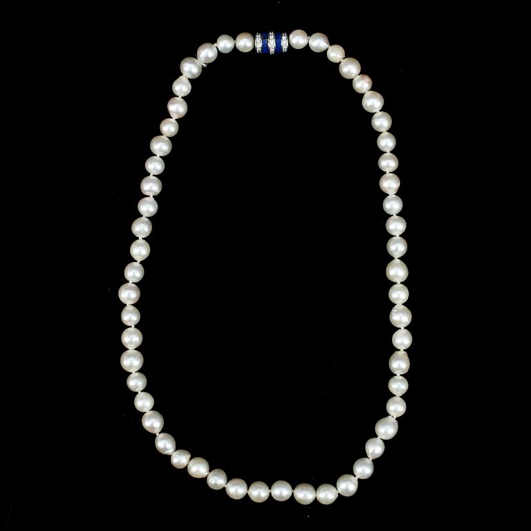 COLLIER, 2 delar, odlade saltvattenspärlor, lås 18k vitguld och lapis lazuli och briljantslipade diamanter tot ca0,68ct.