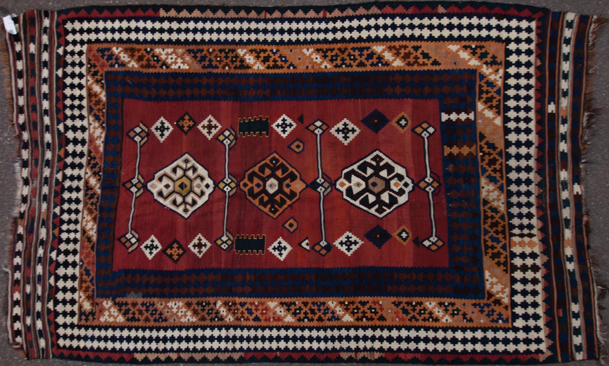 MATTA, Kelim. Ca 280x170 cm.