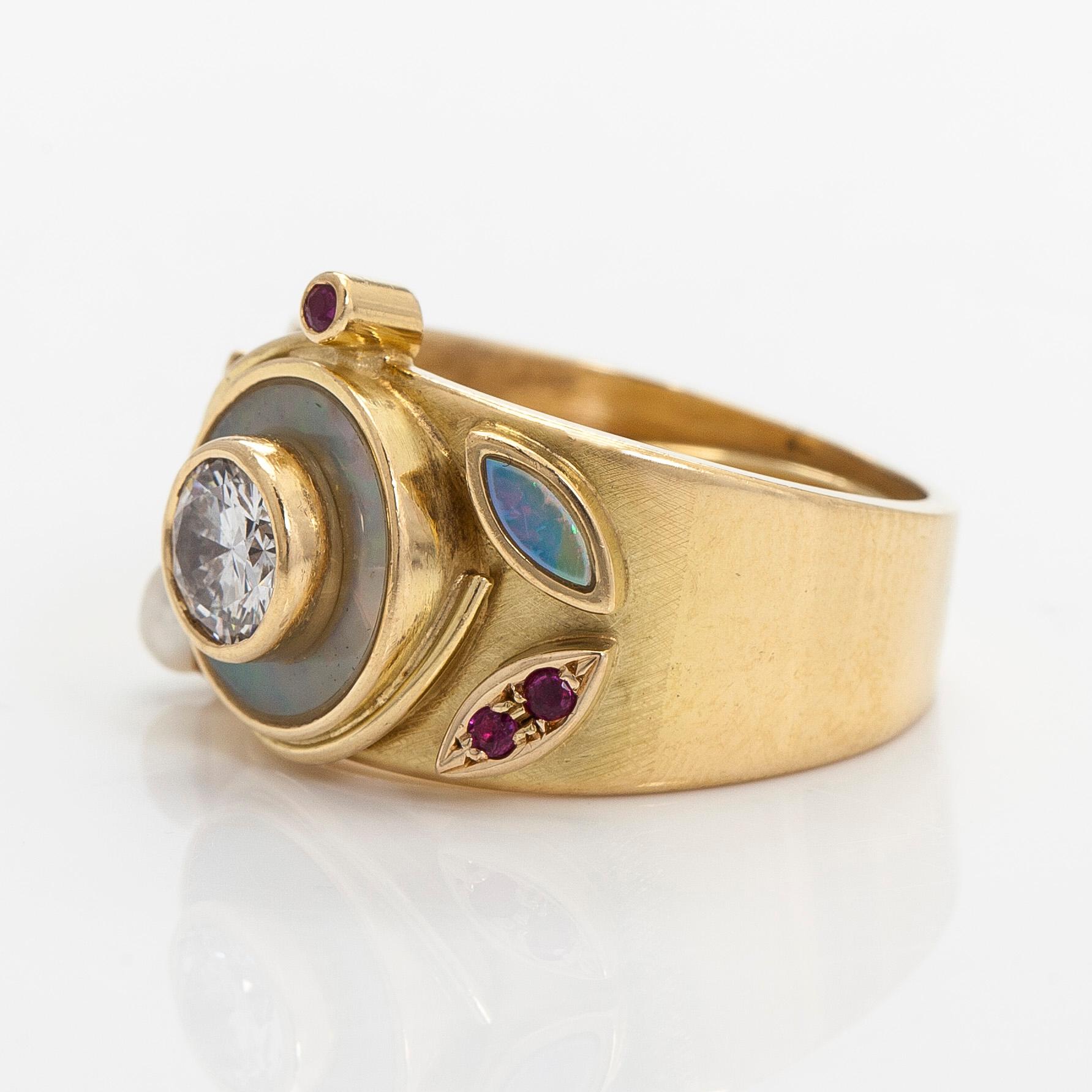 Ring, briljantslipad diamant, fasettslipade rubiner, opaler, pärla, 18K guld.