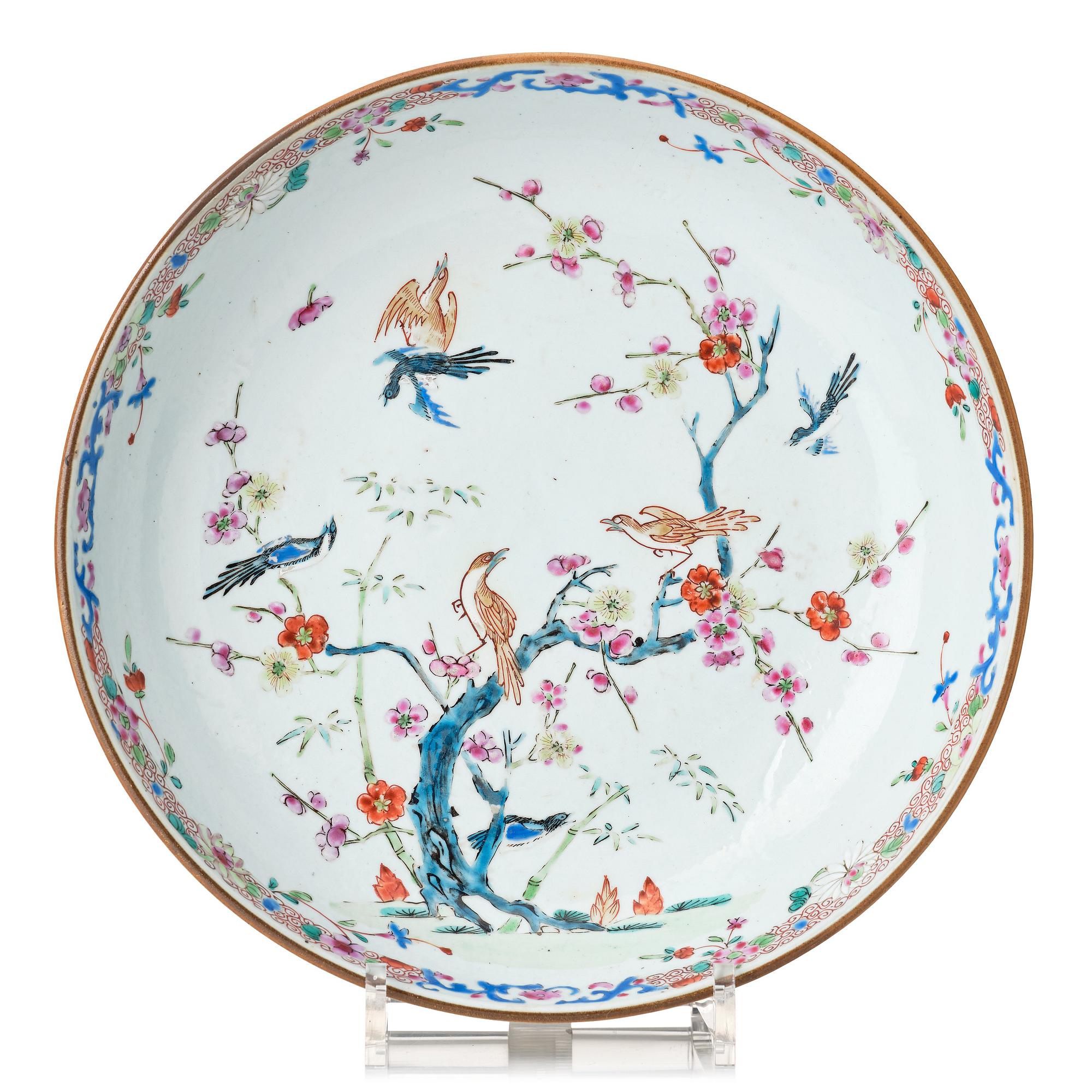 A famille rose dish, Qing dynasty, Qianlong (1736-95).