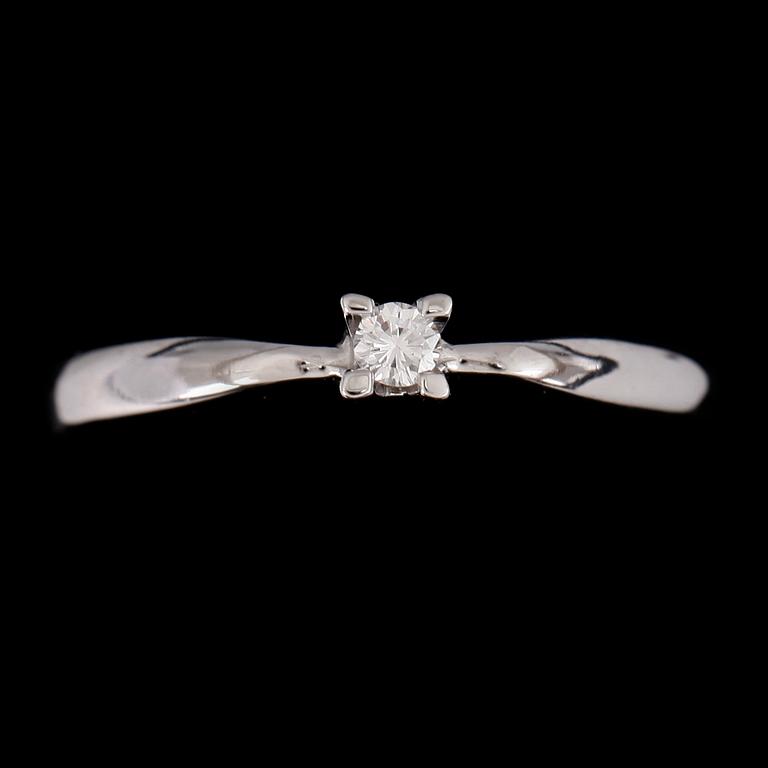 RING, 14k vitguld, briljantslipad diamant ca 0,04ct. Vikt ca 1,74 gram.