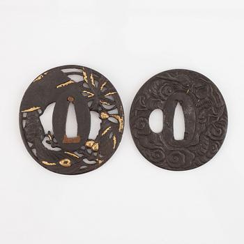 Tsuba, två stycken, Japan, Edo, signerade.