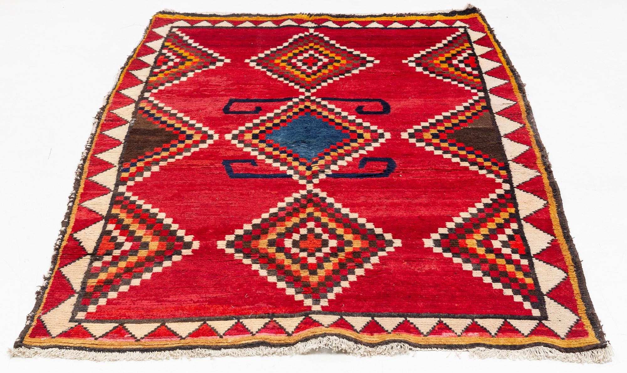 A semi antique Khersake-Bakhtiarirug, c. 282 x 153 cm.