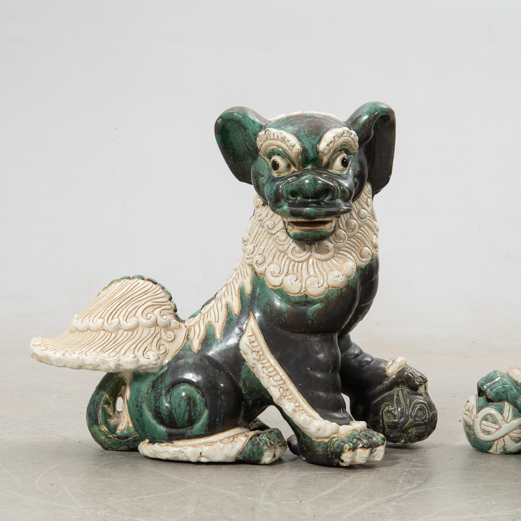 Foo dogs, 2 pcs, stoneware, China, 20th century.