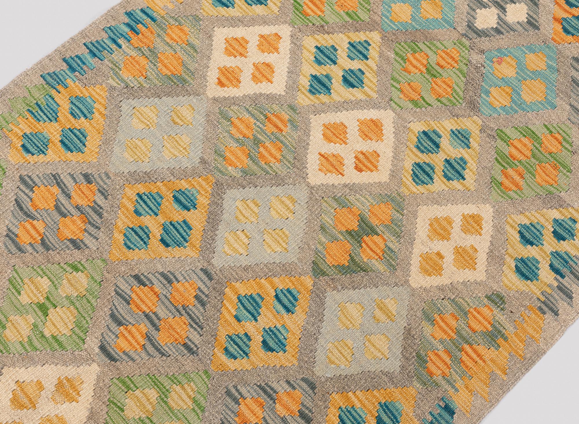 A Kilim runner, approx. 291 x 89 cm.