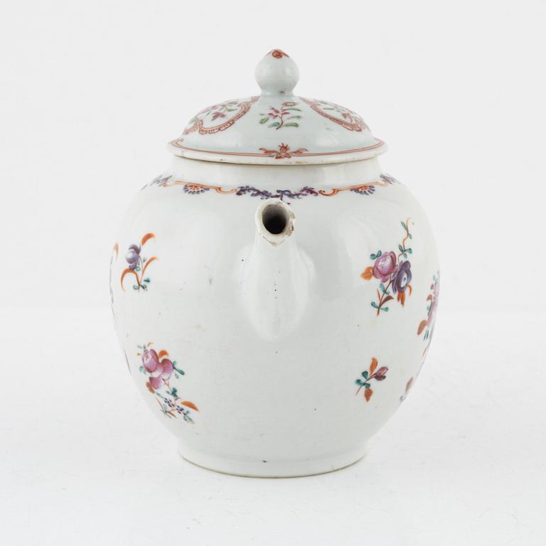 A Chinese Famille Rose teapot, Qing dynasty, Qianlong (1736-95).