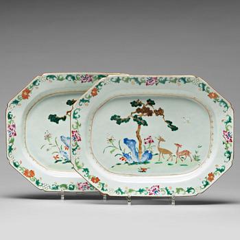 799. A pair of famille rose serving dishes, Qing dynasty, Qianlong (1736-95).