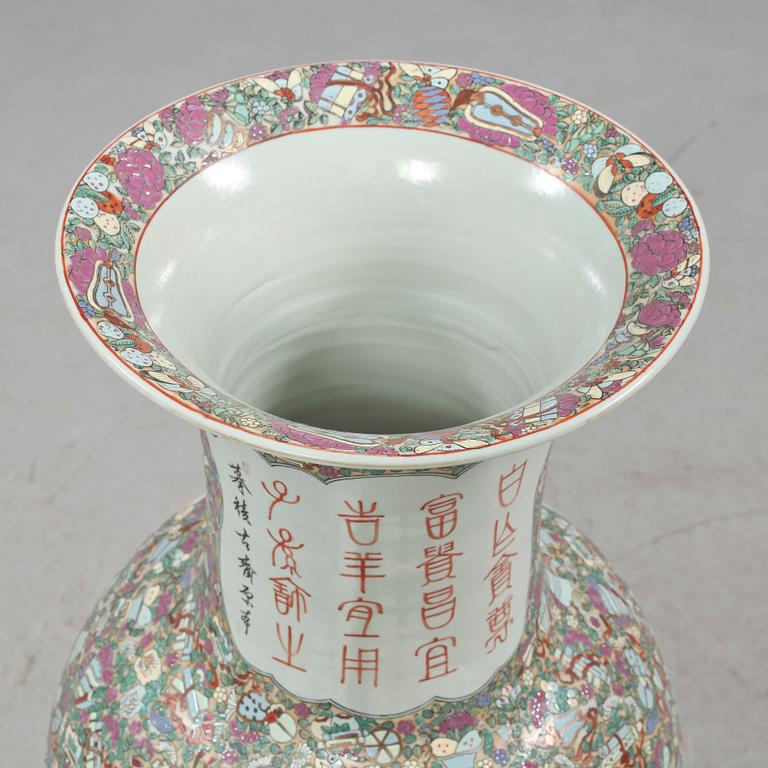 GOLVVAS, porslin, Kina, Kanton, 1900-tal.